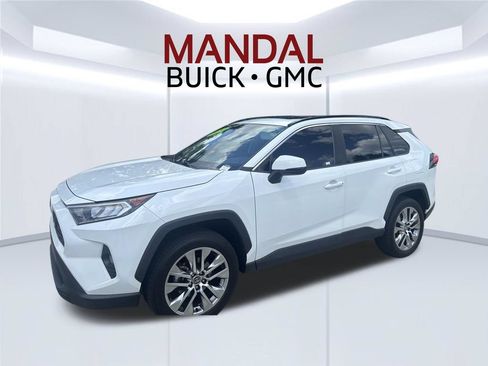 Used 2020 Toyota RAV4 XLE Premium FWD image 1