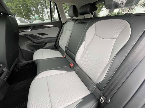 New 2026 Volkswagen Tiguan SE FWD image 13