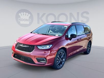 New 2026 Chrysler Pacifica Limited w/ S Appearance Package