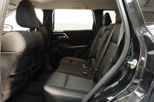 Used 2024 Mitsubishi Outlander ES FWD image 28