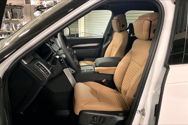 New 2026 Land Rover Discovery Limited Edition AWD/4WD image 8