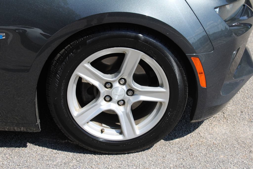 Used 2016 Chevrolet Camaro LT RWD image 33