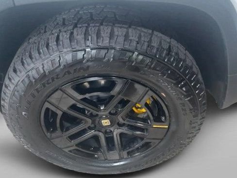 Used 2024 Rivian R1S Adventure AWD/4WD image 12