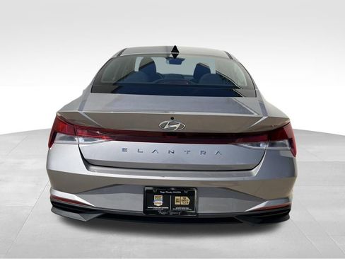 Used 2023 Hyundai Elantra SEL FWD image 7