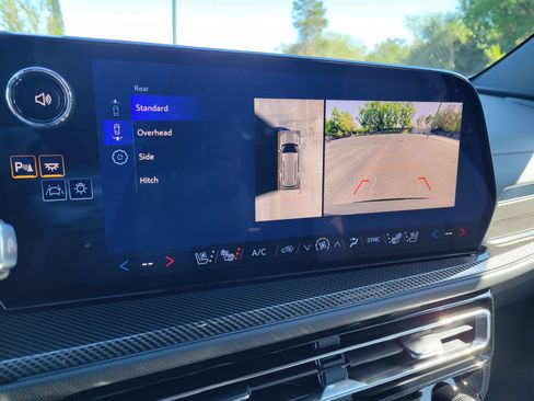 New 2026 Chevrolet Traverse High Country image 23