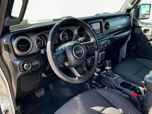 Used 2022 Jeep Gladiator Sport image 14