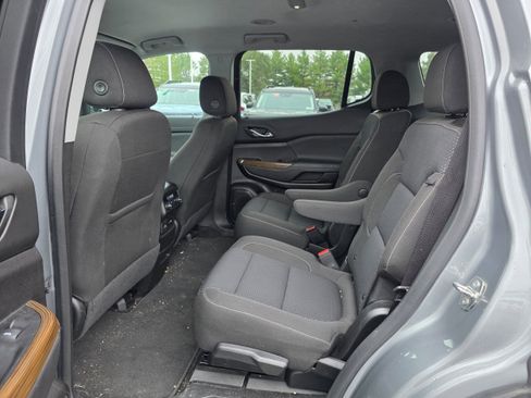Used 2023 GMC Acadia SLE w/ Driver Convenience Package image 9