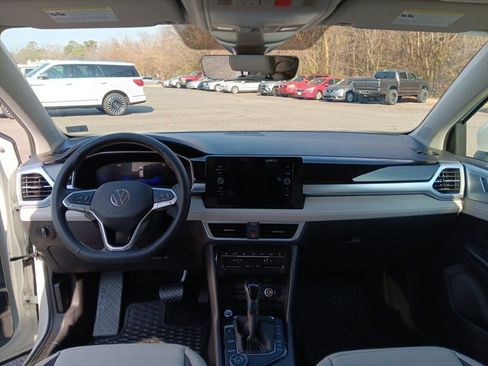 New 2025 Volkswagen Taos SE image 12