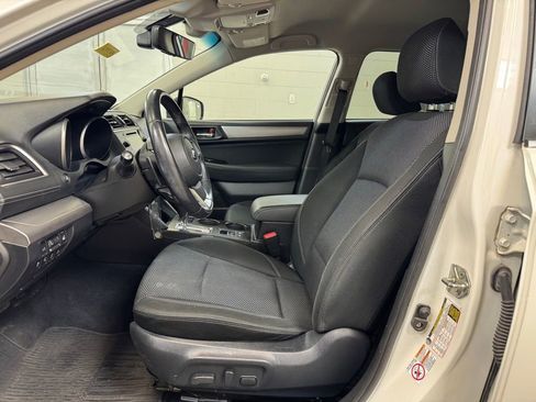Used 2018 Subaru Outback 2.5i Premium image 11