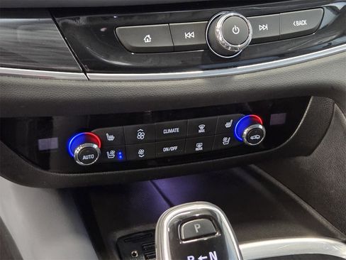 Used 2020 Buick Enclave Premium w/ Sun and Sites Package image 21