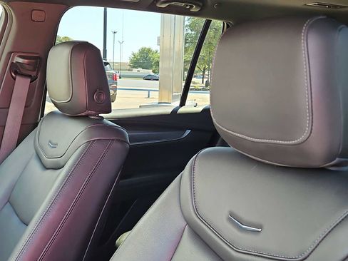 Used 2025 Cadillac XT6 Luxury FWD image 15