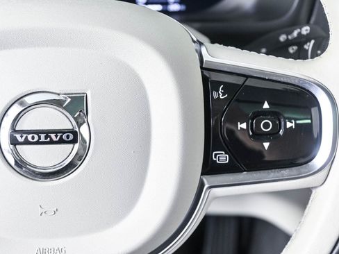 Certified 2025 Volvo XC90 T8 Plus w/ Protection Package Premier AWD/4WD image 10