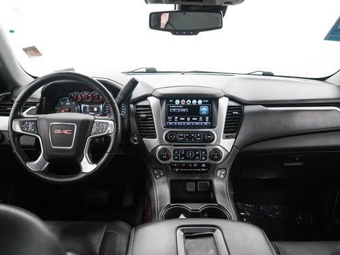 Used 2020 GMC Yukon XL SLT w/ Open Road Package AWD/4WD image 19