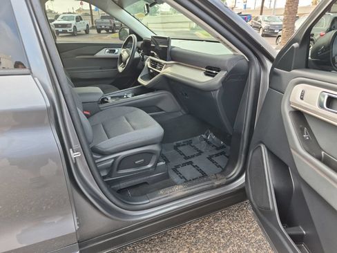 Used 2025 Ford Explorer Active RWD image 23