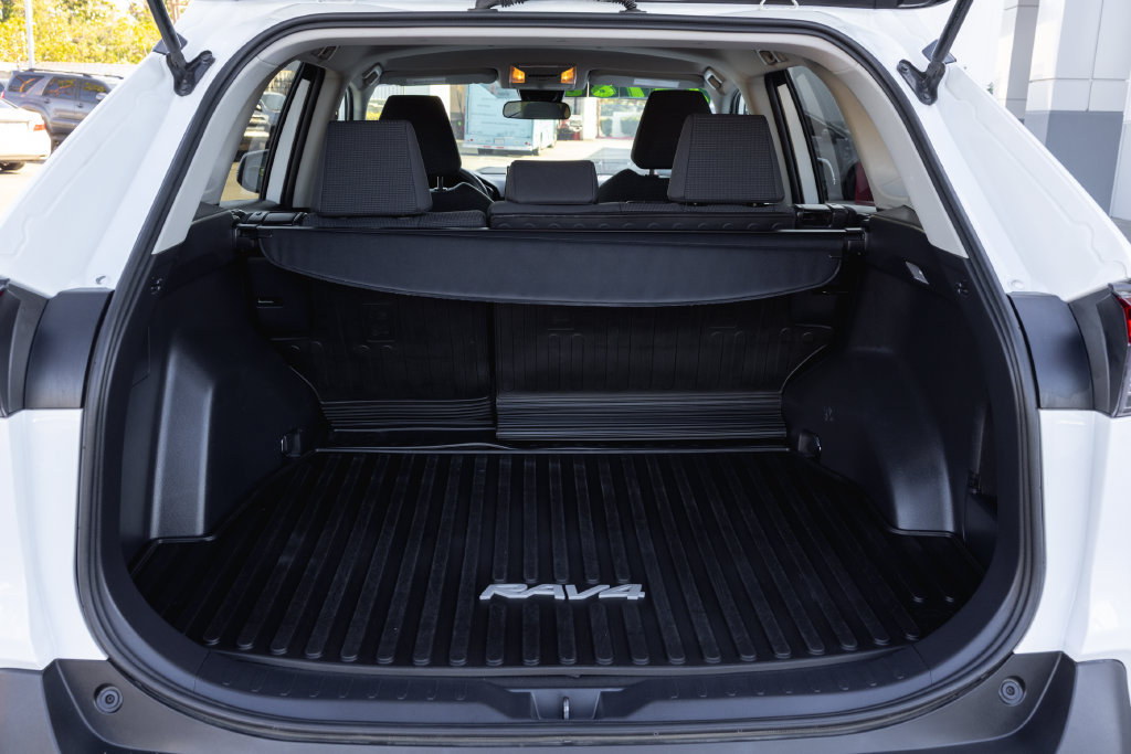 Certified 2021 Toyota RAV4 LE FWD image 8