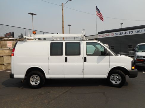 Used 2016 Chevrolet Express 2500 RWD image 6