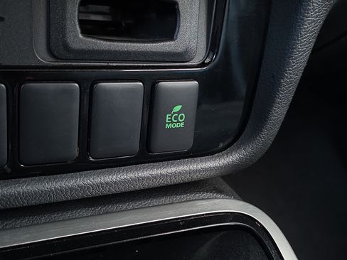 Used 2020 Mitsubishi Outlander SE image 21