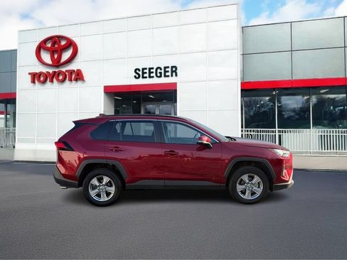 Used 2025 Toyota RAV4 XLE AWD/4WD image 2