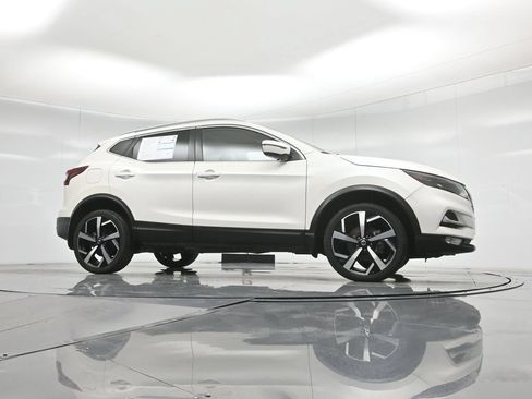 Used 2020 Nissan Rogue Sport SL w/ Premium Package FWD image 4
