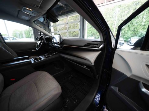 Used 2022 Toyota Sienna LE AWD/4WD image 26