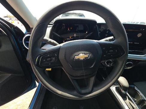 Used 2025 Chevrolet Trax LT image 10