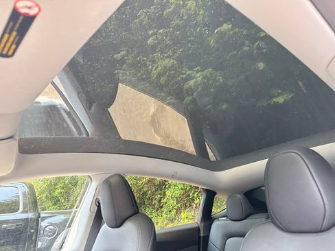 Used 2023 Tesla Model Y Long Range AWD/4WD image 23