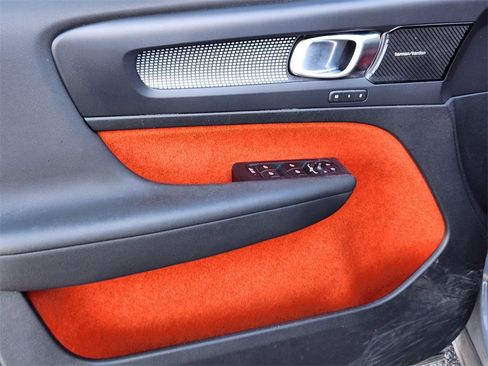 Used 2020 Volvo XC40 T5 R-Design w/ Protection Package Premier image 15