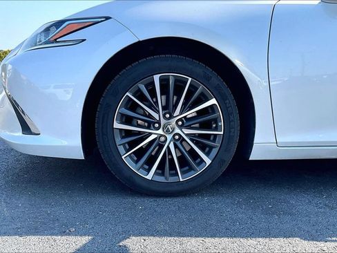 Used 2023 Lexus ES 350 w/ Premium Package FWD image 2