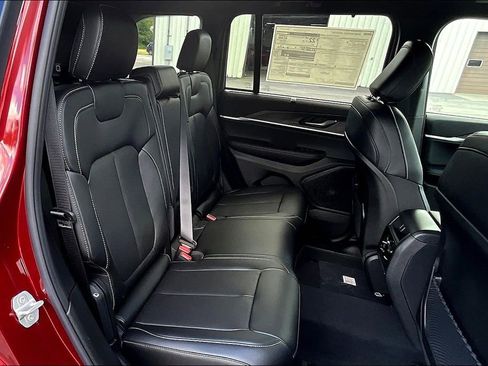 New 2025 Jeep Grand Cherokee Limited w/ Luxury Tech Group II image 9