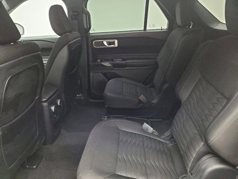 Used 2020 Ford Explorer XLT AWD/4WD image 18