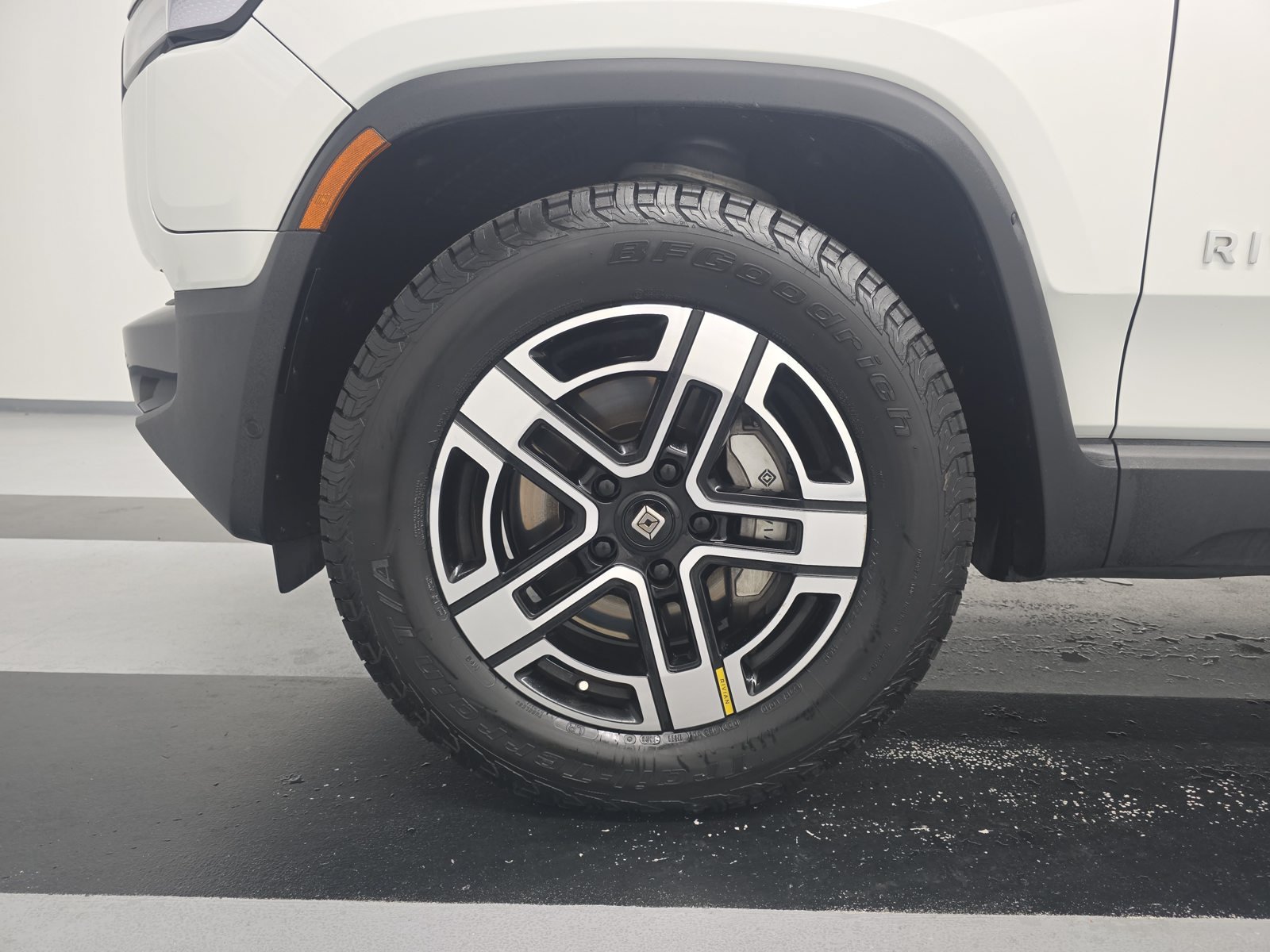 Used 2024 Rivian R1T Adventure Dual AWD/4WD image 9