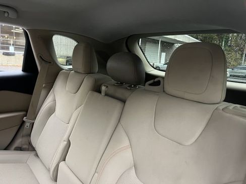 Used 2019 Jeep Cherokee Latitude w/ Popular Appearance Group image 19