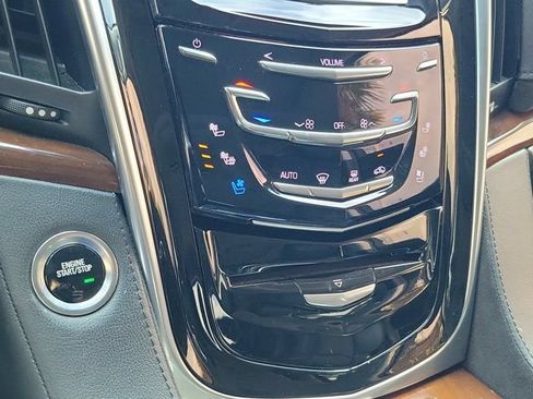 Used 2020 Cadillac Escalade Luxury RWD image 32