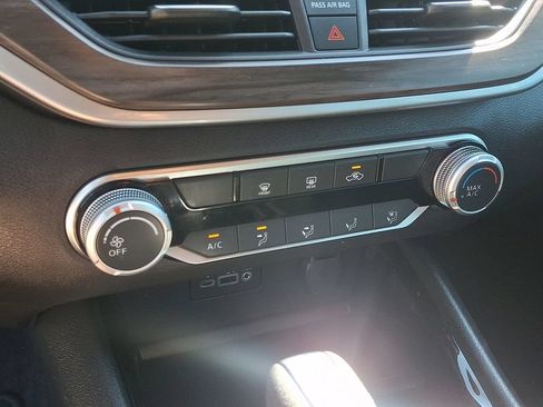 Certified 2024 Nissan Altima 2.5 SV FWD image 16