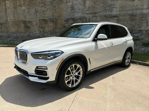 Used 2021 BMW X5 xDrive40i w/ Premium Package 3 AWD/4WD image 9