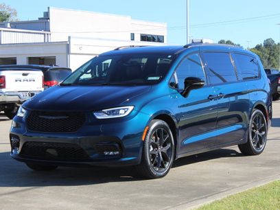 Used 2025 Chrysler Pacifica Limited