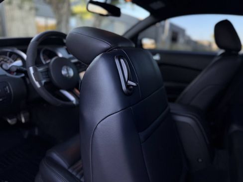 Used 2011 Ford Mustang Shelby GT500 w/ Electronics Pkg RWD image 19