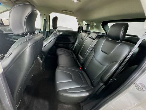 Used 2017 Ford Edge Titanium w/ Technology Package AWD/4WD image 17