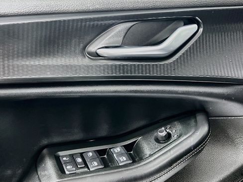Used 2025 Jeep Grand Cherokee L Laredo RWD image 16