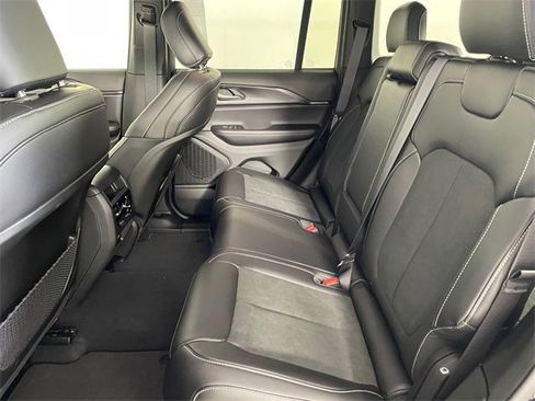 New 2025 Jeep Grand Cherokee Altitude image 4