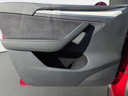 Used 2024 Tesla Model Y Long Range RWD image 27