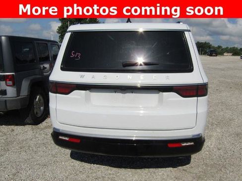 Used 2025 Jeep Wagoneer L Series II AWD/4WD image 4