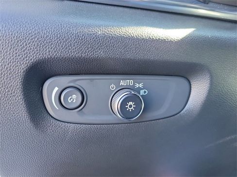 Used 2022 Chevrolet Traverse LT image 29