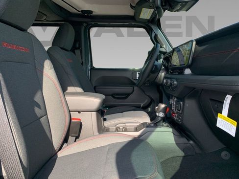New 2025 Jeep Gladiator Rubicon w/ Technology Group image 7