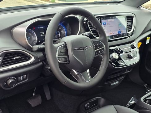 New 2026 Chrysler Voyager LX FWD image 7
