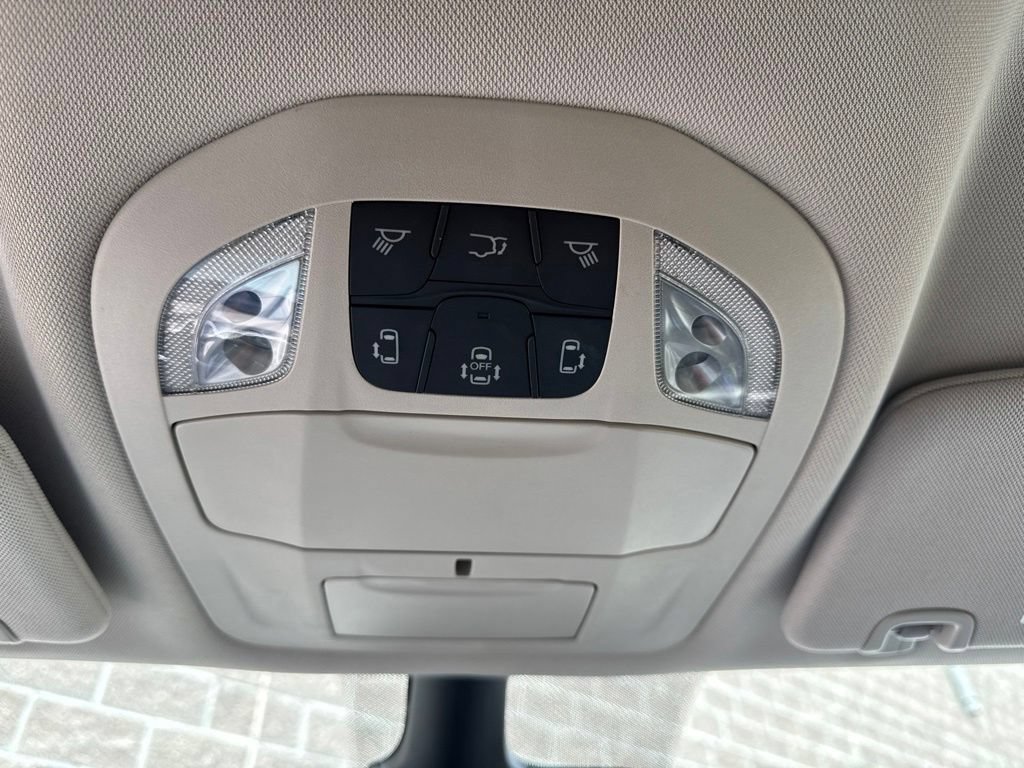 Used 2023 Chrysler Pacifica Touring-L FWD image 30