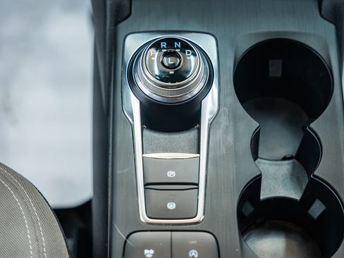 Used 2020 Ford Escape SE image 23