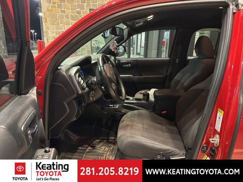 Certified 2016 Toyota Tacoma TRD Off-Road image 13