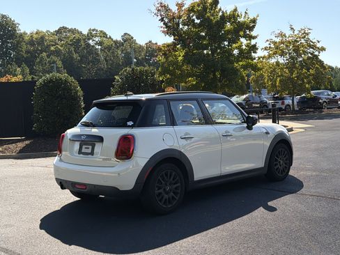 Used 2021 MINI Cooper 4-Door Hardtop w/ 6.5" Touchscreen Package FWD image 3