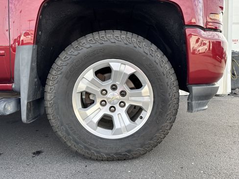 Used 2018 Chevrolet Silverado 1500 LT w/ All Star Edition image 22